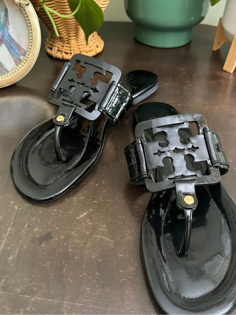 Unworn Tory Burch Black Patent Miller Thong Sandals with Gold Accent 9.5